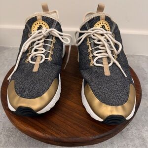 Nike Women’s Air Huarache Rub Ultra SE sz 10